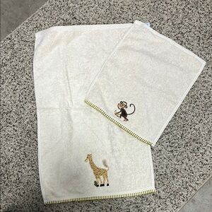 New Monkey and Giraffe Embroidered Towel Set